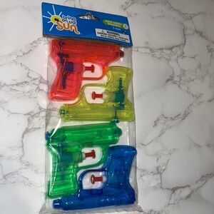 NWT 4pk Mini Water Blasters